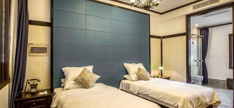 Отель Zhenze Waterside House