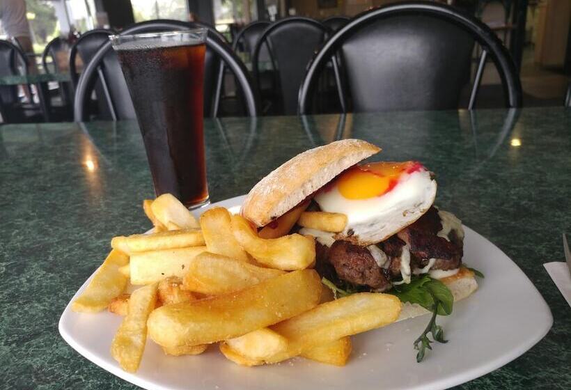 Pineacres Motel And Park