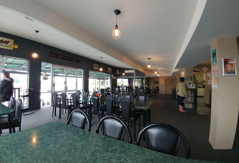 Pineacres Motel And Park