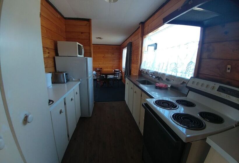 Pineacres Motel And Park