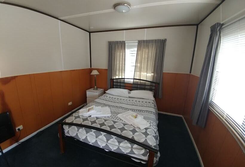 Pineacres Motel And Park