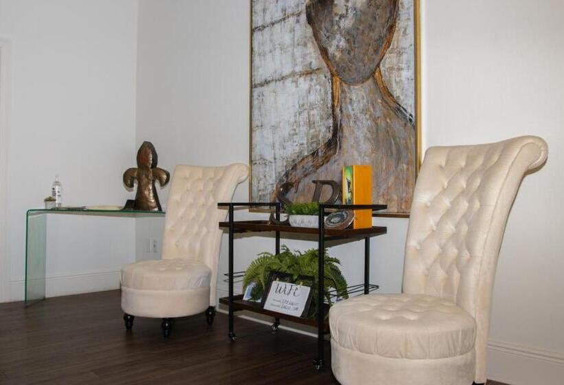 تختخواب و صبحانه Serenity In The Marigny