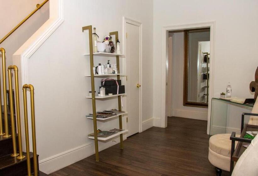 تختخواب و صبحانه Serenity In The Marigny