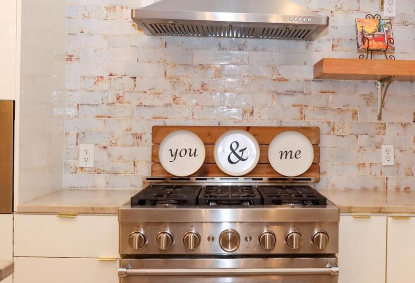 تختخواب و صبحانه Serenity In The Marigny