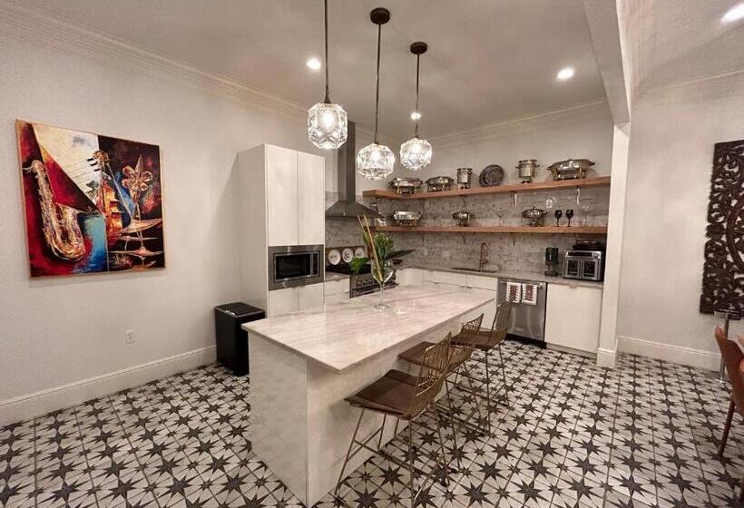 تختخواب و صبحانه Serenity In The Marigny