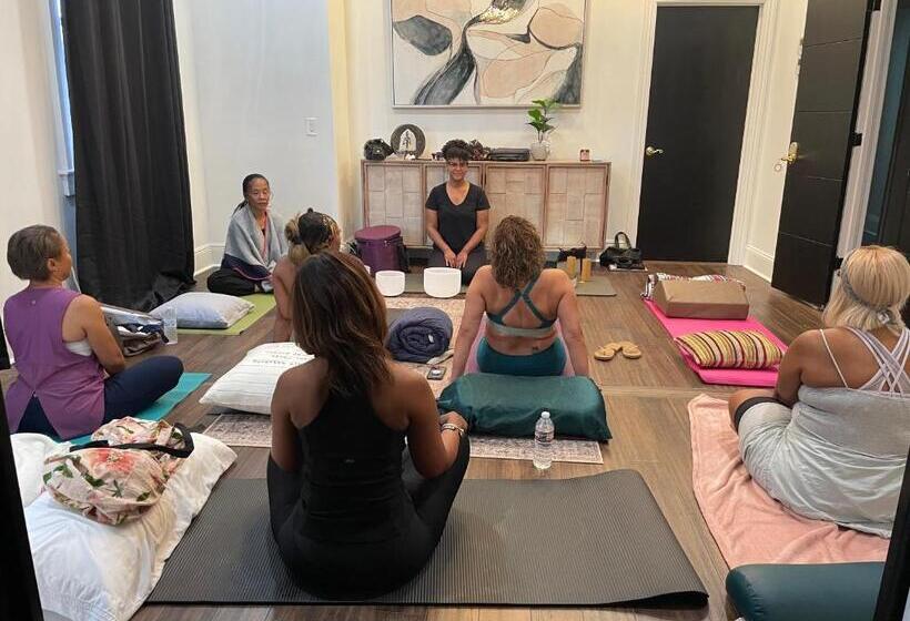 تختخواب و صبحانه Serenity In The Marigny