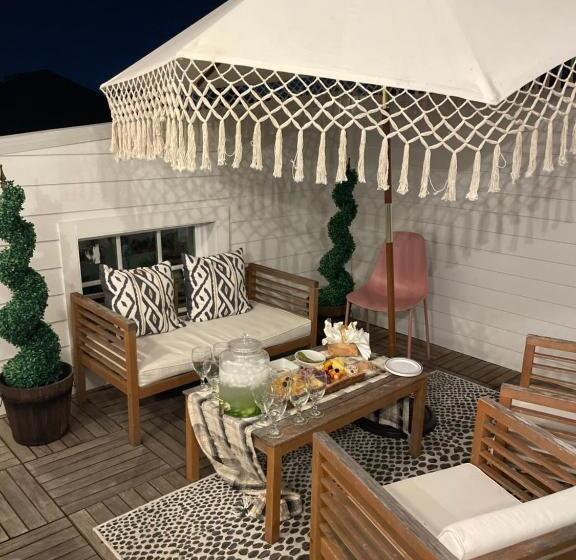 تختخواب و صبحانه Serenity In The Marigny