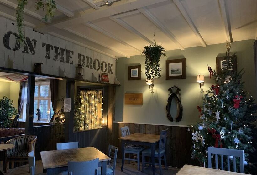 ベッドアンドブレックファースト The George Inn Middle Wallop