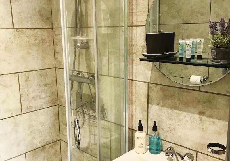 ベッドアンドブレックファースト The George Inn Middle Wallop