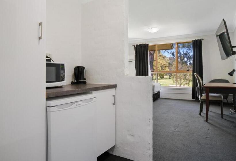 בית מלון כפרי Lakeside Inn Wollongong