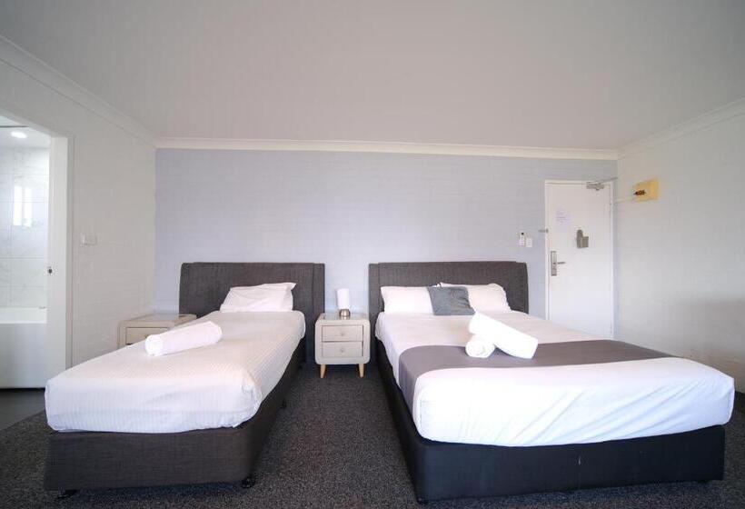 בית מלון כפרי Lakeside Inn Wollongong