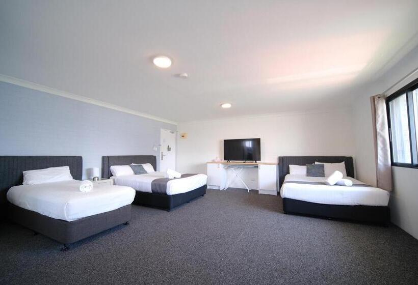 בית מלון כפרי Lakeside Inn Wollongong