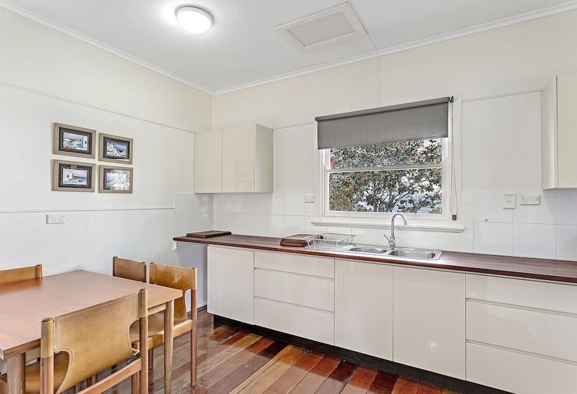 Government Road, 102