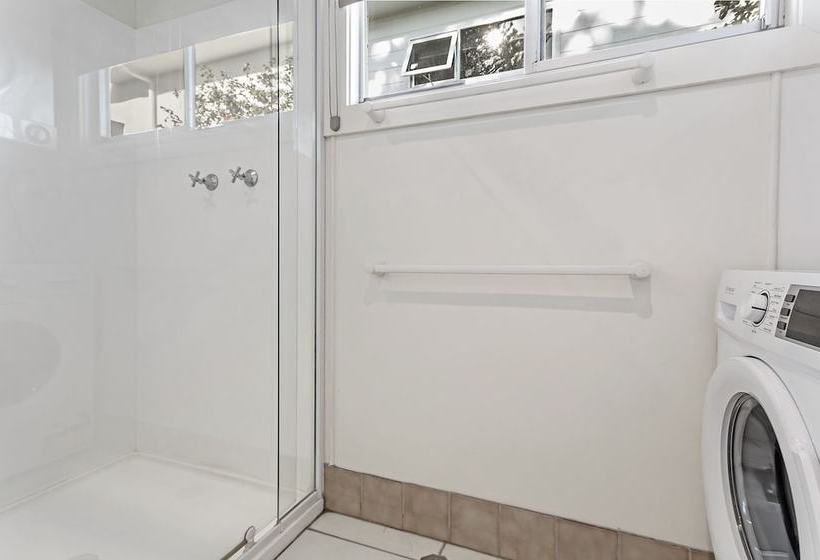 Government Road, 102