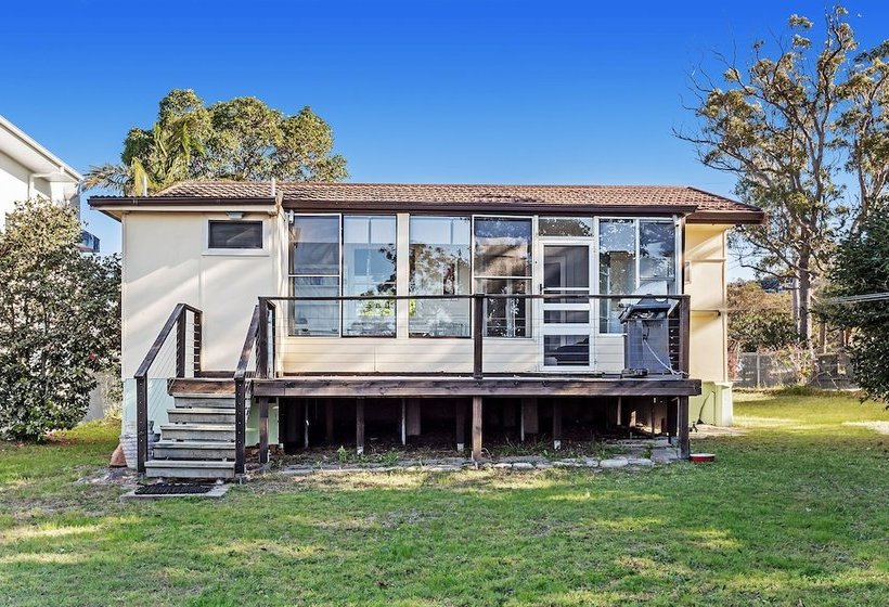 Government Road, 102