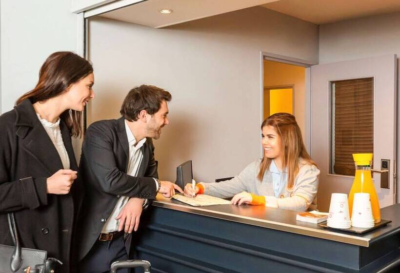 Aparthotel Adagio Access La Défense   Léonard De Vinci