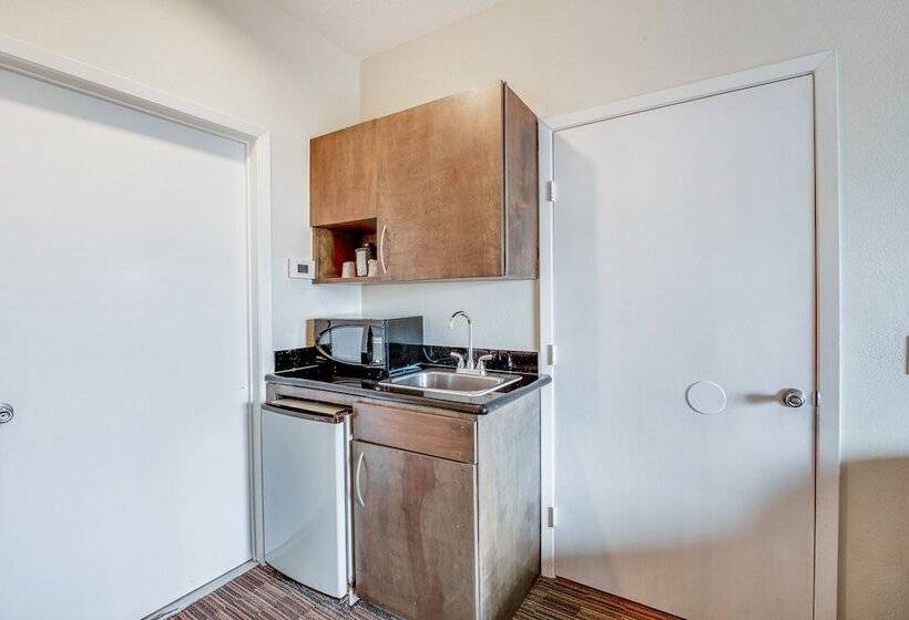 Отель Baymont By Wyndham Houston North