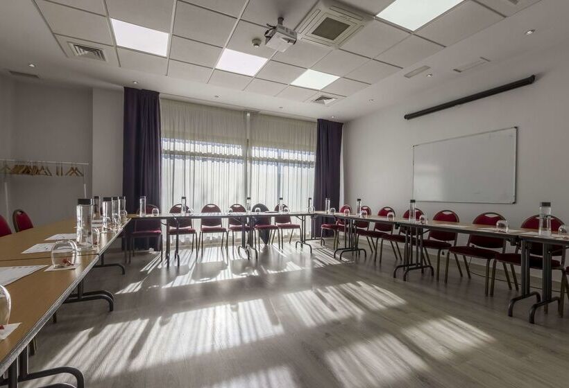 호텔 Travelodge Madrid Alcalá De Henares