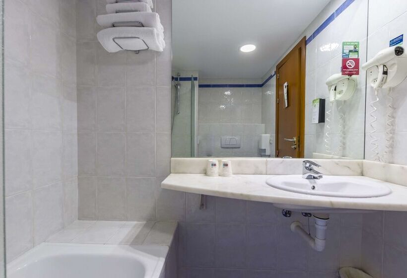 호텔 Travelodge Madrid Alcalá De Henares