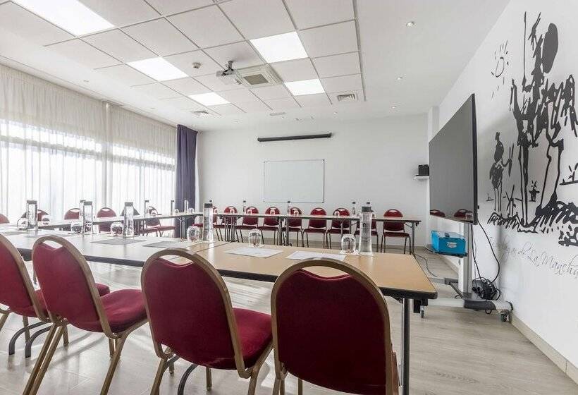 호텔 Travelodge Madrid Alcalá De Henares