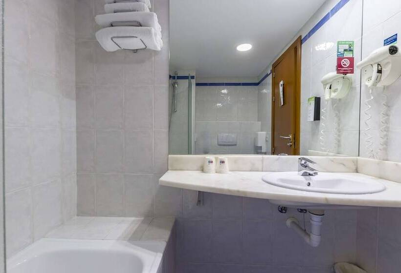 호텔 Travelodge Madrid Alcalá De Henares