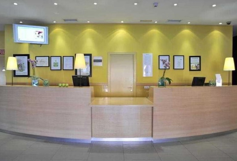 호텔 Travelodge Madrid Alcalá De Henares