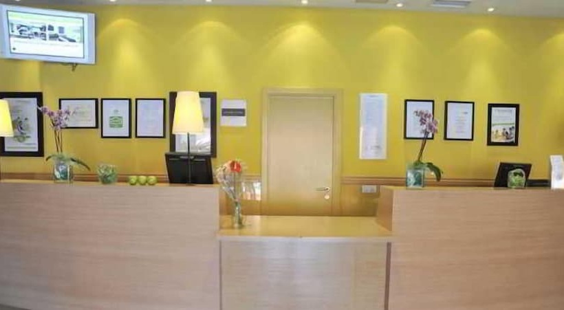 호텔 Travelodge Madrid Alcalá De Henares