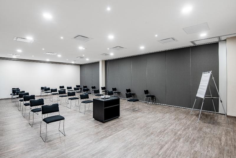 Отель City Express By Marriott Queretaro