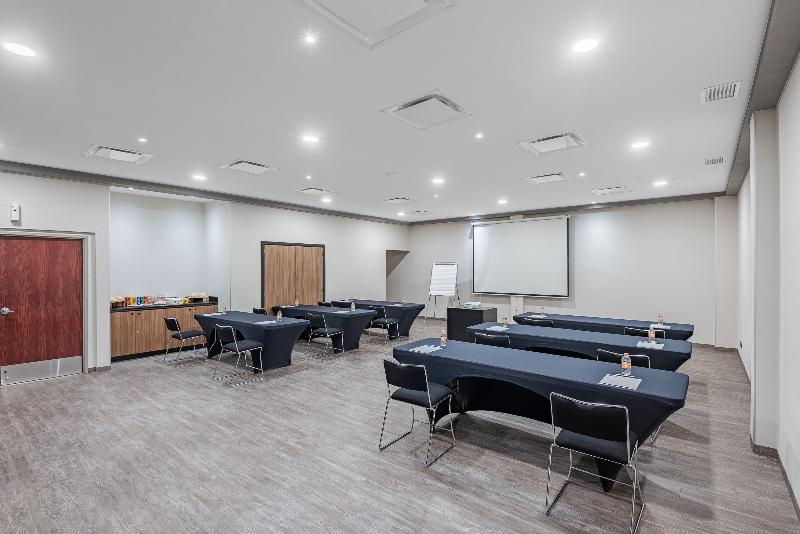 Отель City Express By Marriott Queretaro