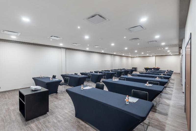 Отель City Express By Marriott Queretaro