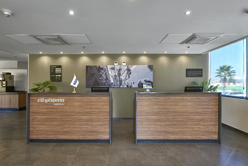Отель City Express By Marriott Queretaro