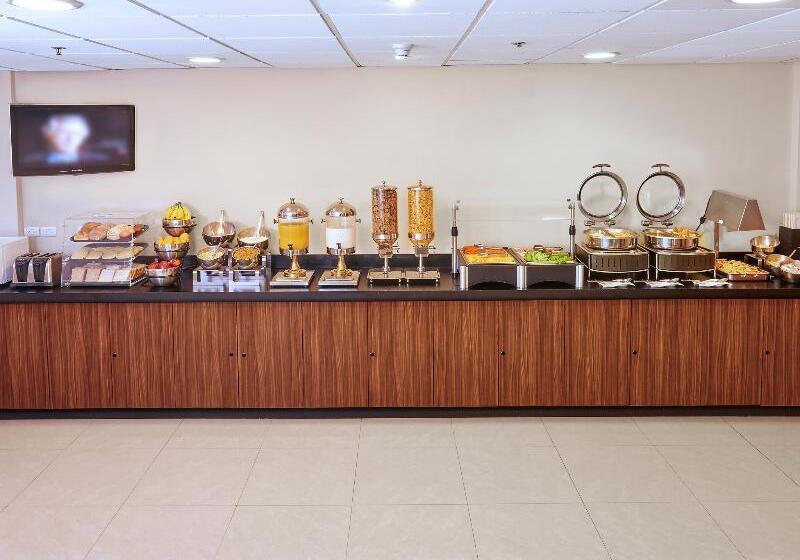 Отель City Express By Marriott Queretaro