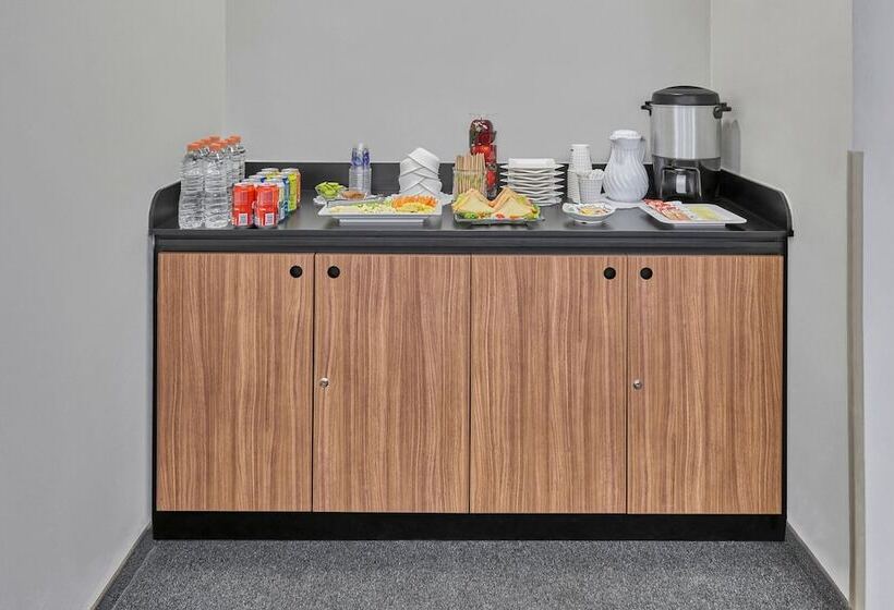 Отель City Express By Marriott Queretaro