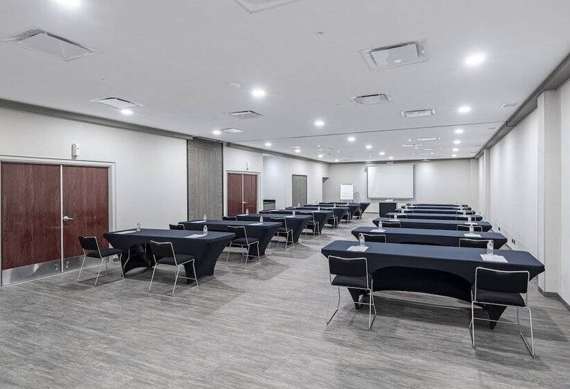 Отель City Express By Marriott Queretaro