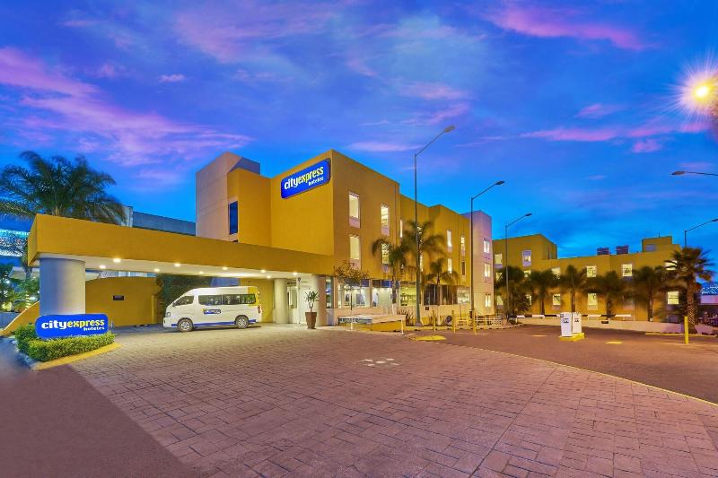 Отель City Express By Marriott Queretaro
