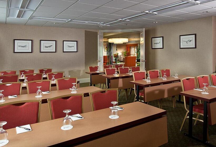 Отель Coast Gateway