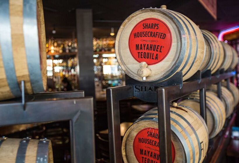 Отель Coast Gateway