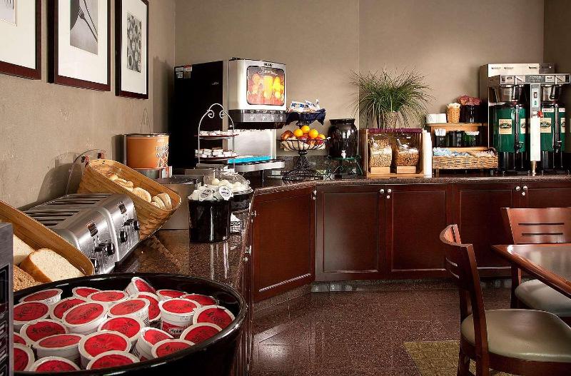 Отель Coast Gateway