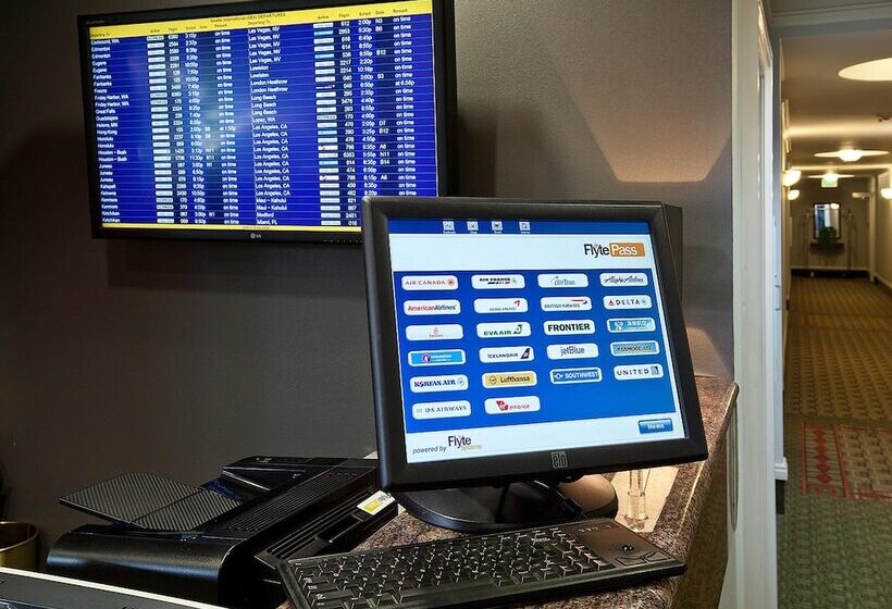 Отель Coast Gateway