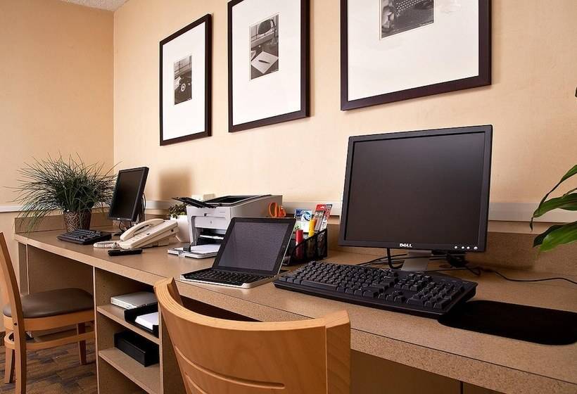 Отель Coast Gateway