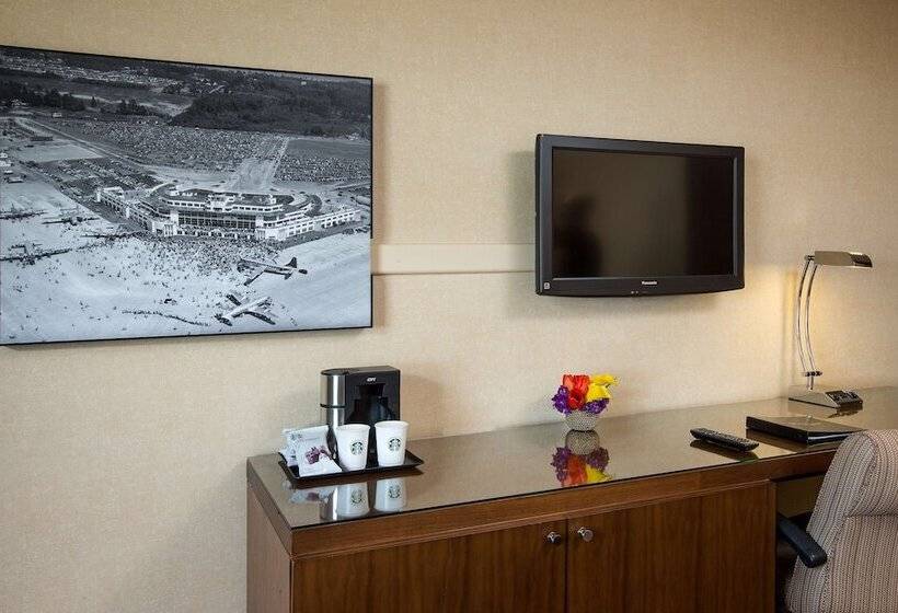 Отель Coast Gateway