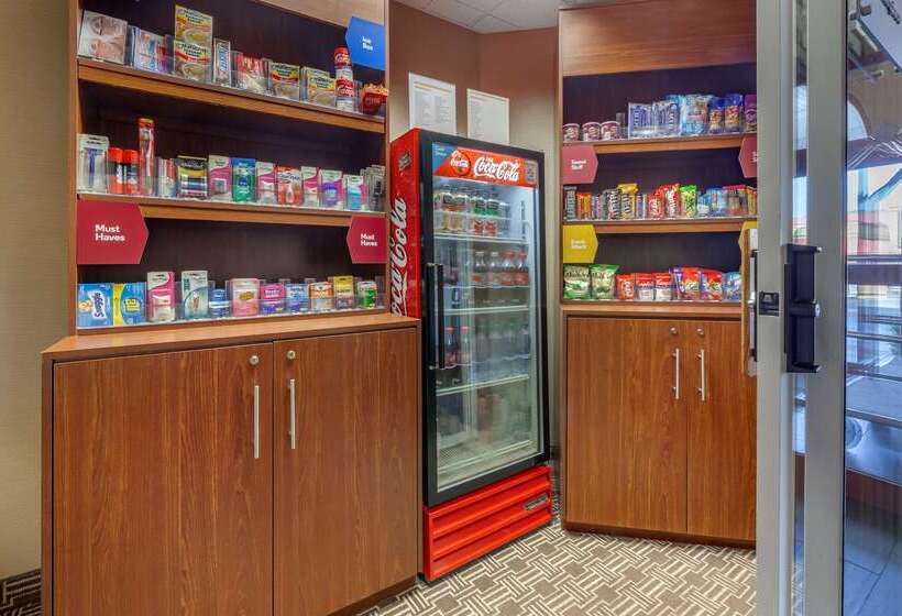 فندق Comfort Suites