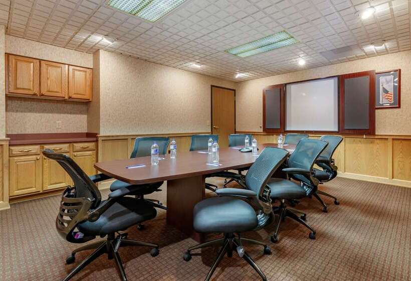 فندق Comfort Suites