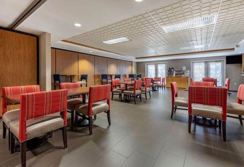 فندق Comfort Suites