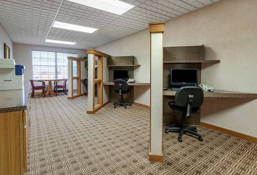 فندق Comfort Suites