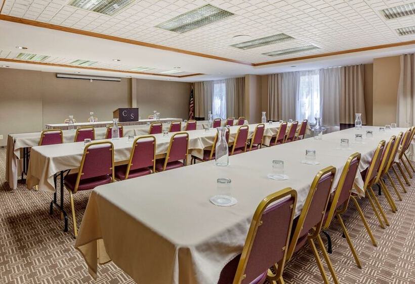 فندق Comfort Suites