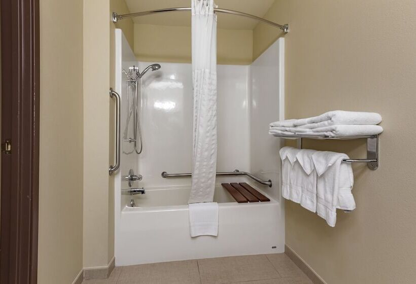 فندق Comfort Suites