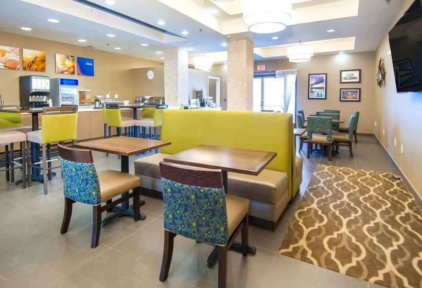 호텔 Comfort Suites New Orleans East