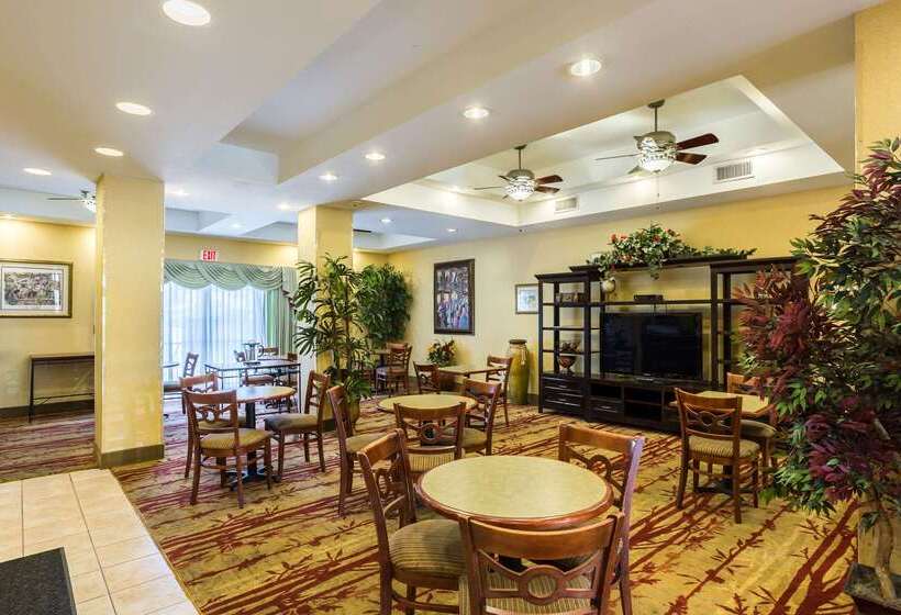 호텔 Comfort Suites New Orleans East