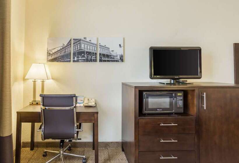 호텔 Comfort Suites New Orleans East